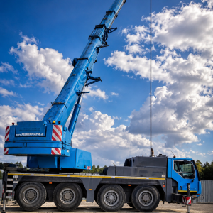 Automacara de 70 de tone, potrivită pentru construcții civile și industriale, lucrări portuare, infrastructură și manipularea sarcinilor grele. Oferim servicii profesionale de închirieri macarale în Galați, cu operatori autorizați și soluții adaptate fiecărui proiect.