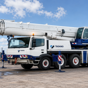 Automacara de 40 de tone, potrivită pentru construcții civile și industriale, lucrări portuare și manipularea sarcinilor grele. Oferim servicii profesionale de închiriere macarale în Galați, cu operatori autorizați și soluții adaptate fiecărei lucrări.